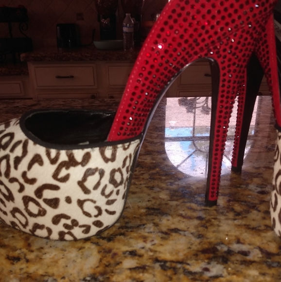Heels - Picture 2 of 2